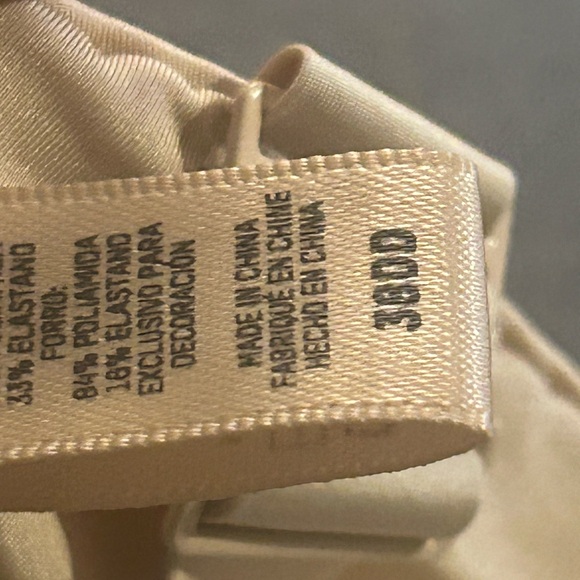 SKIMS No Show Molded Unlined Balconette Bra flaw last photo 38DD 154 - Picture 3 of 8